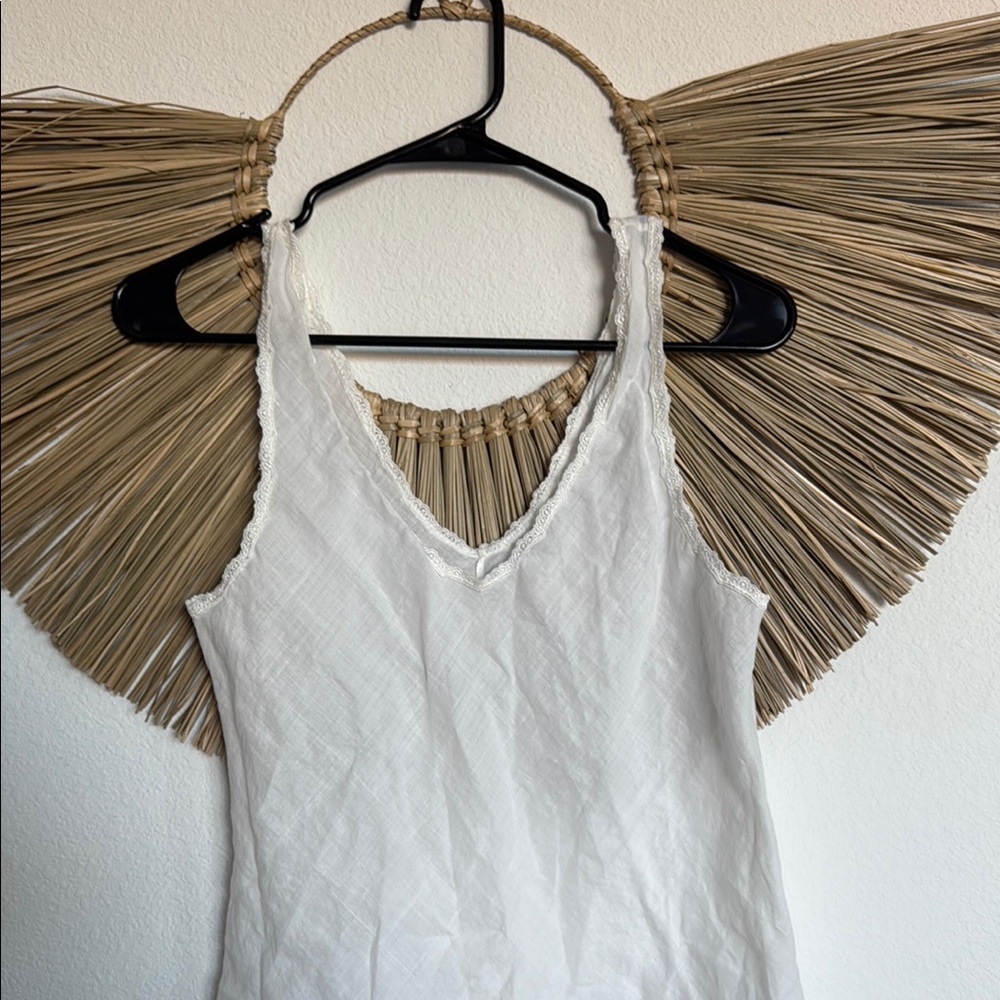 Sleek White Sleeveless Fitted Tank Top - Picture 2 of 11